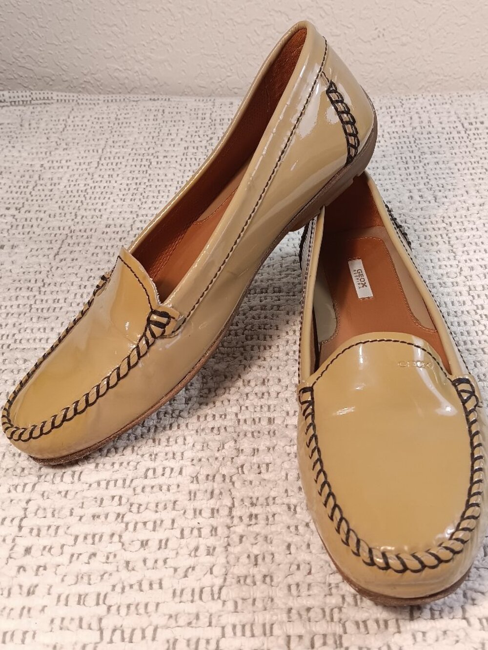 Geox Respira Women's Italian Patent Leather Driving Loafers sz 38 EU / 8 US